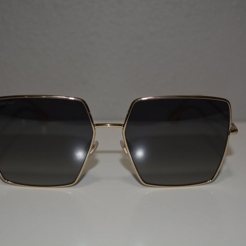 NWOT Burberry Daphne 58MM Square Sunglasses MSRP $346